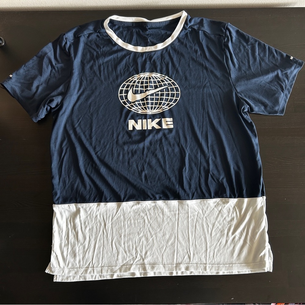 Nike Dri-fit run shirt - navy / white (Size Medium)